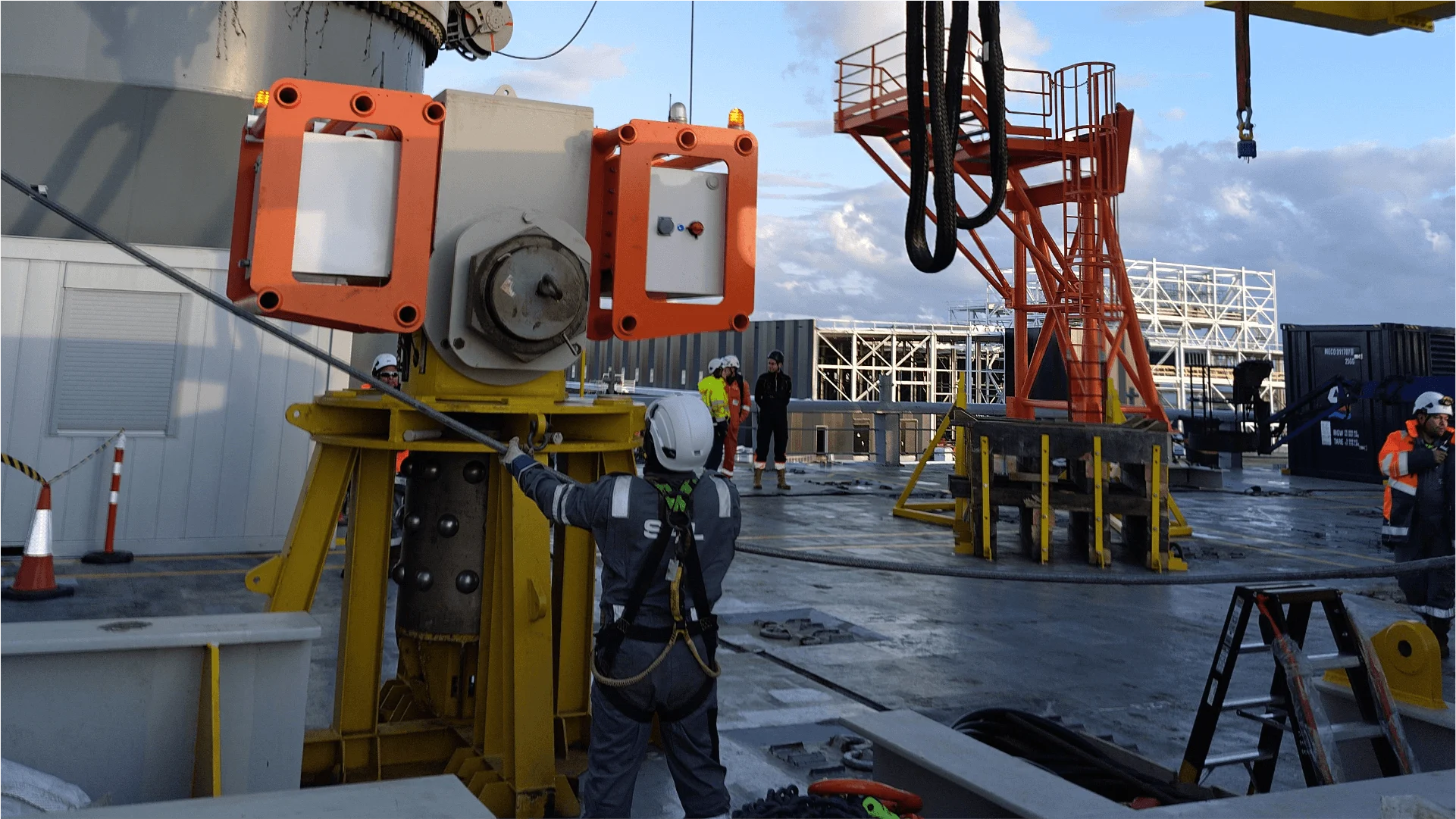Remote control LiftLOK lifting quick connect connector offshore onboard JDN lift SSIT in cradle technician support