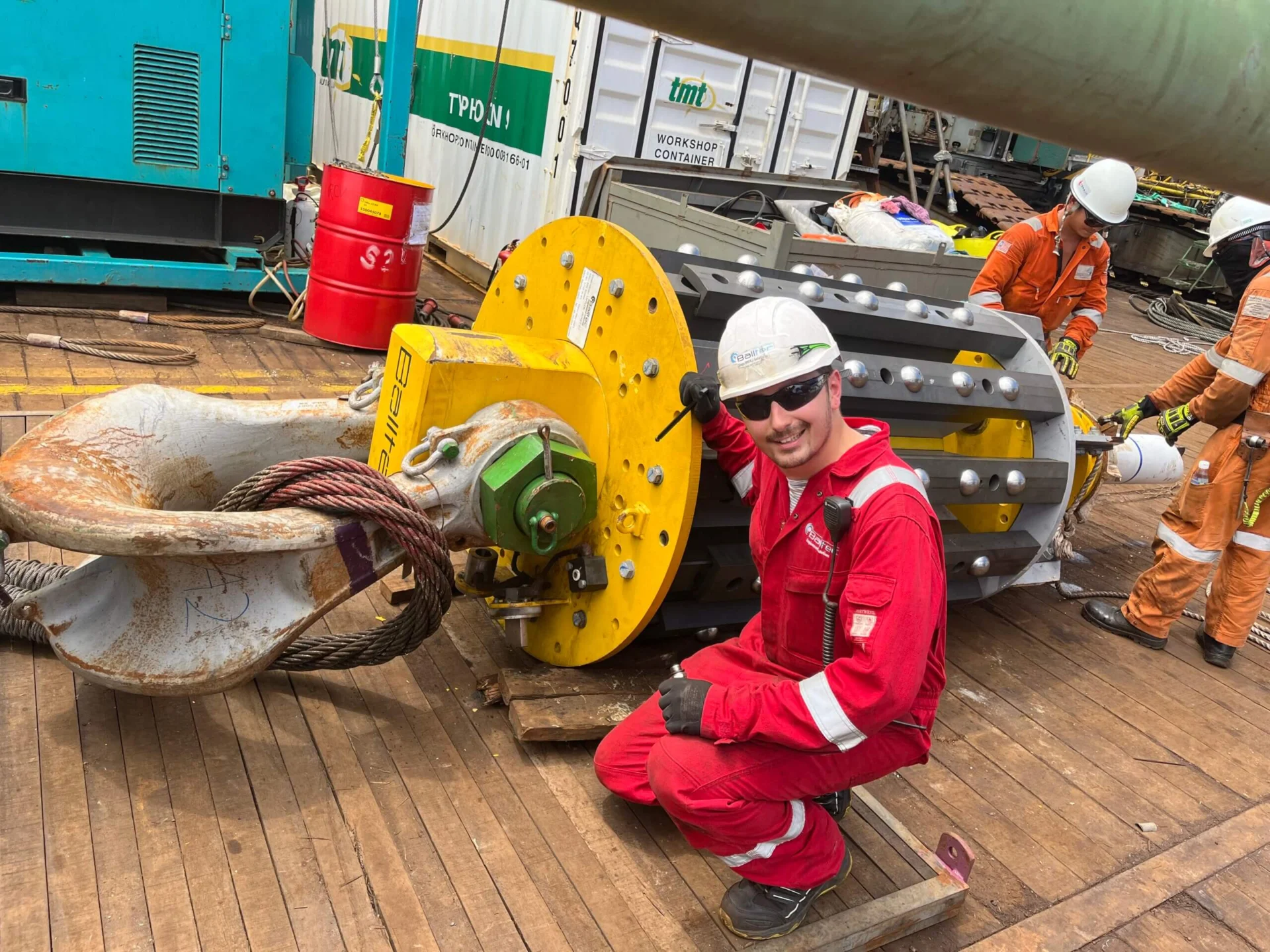 offhore-technician-LiftLOK-posed